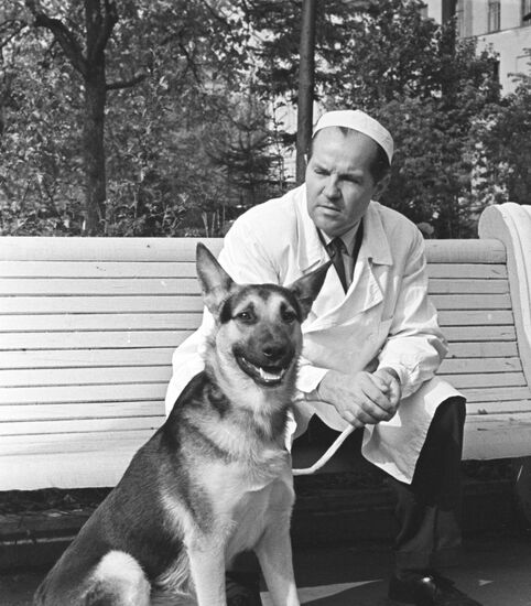 Surgeon Vladimir Demikhov and his patient Grishka
