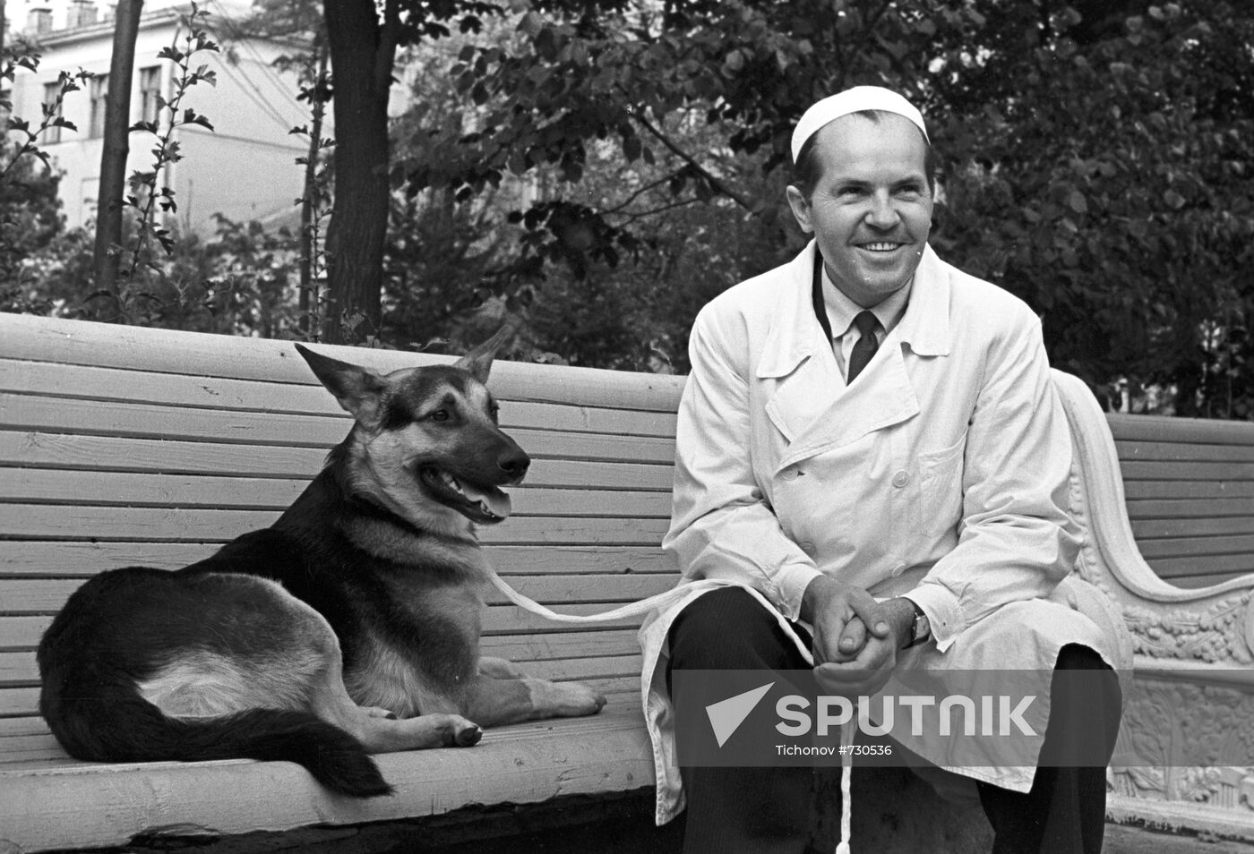 Surgeon Vladimir Demikhov and his patient Grishka
