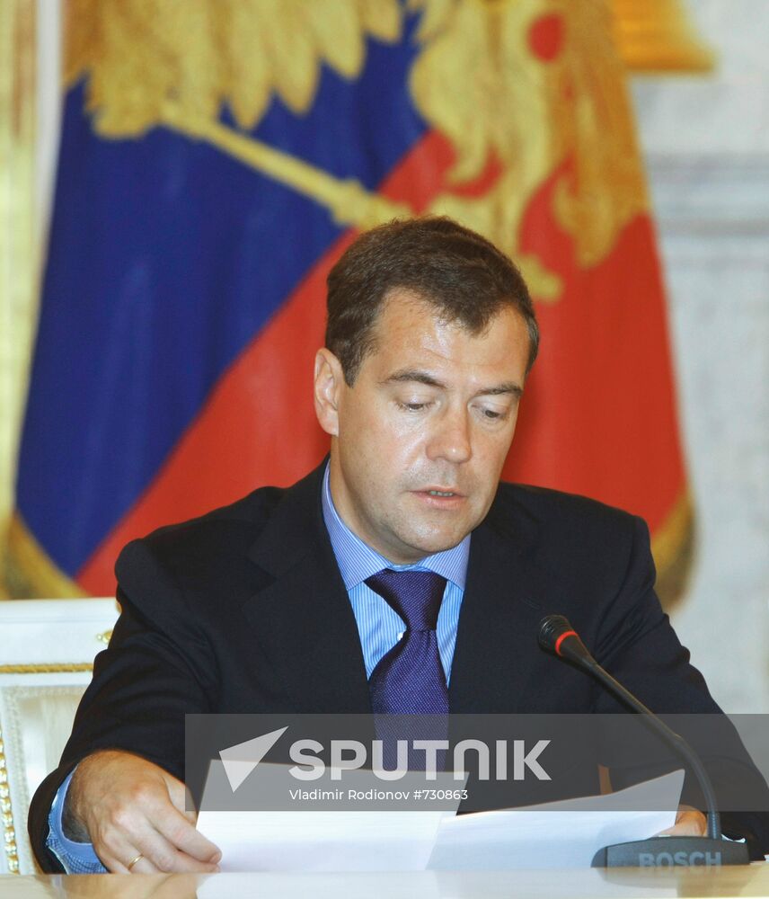 Dmitry Medvedev holds meeting on national projects