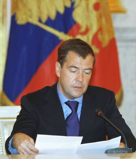Dmitry Medvedev holds meeting on national projects