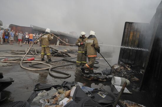 Fighting fire at Voronezh car market
