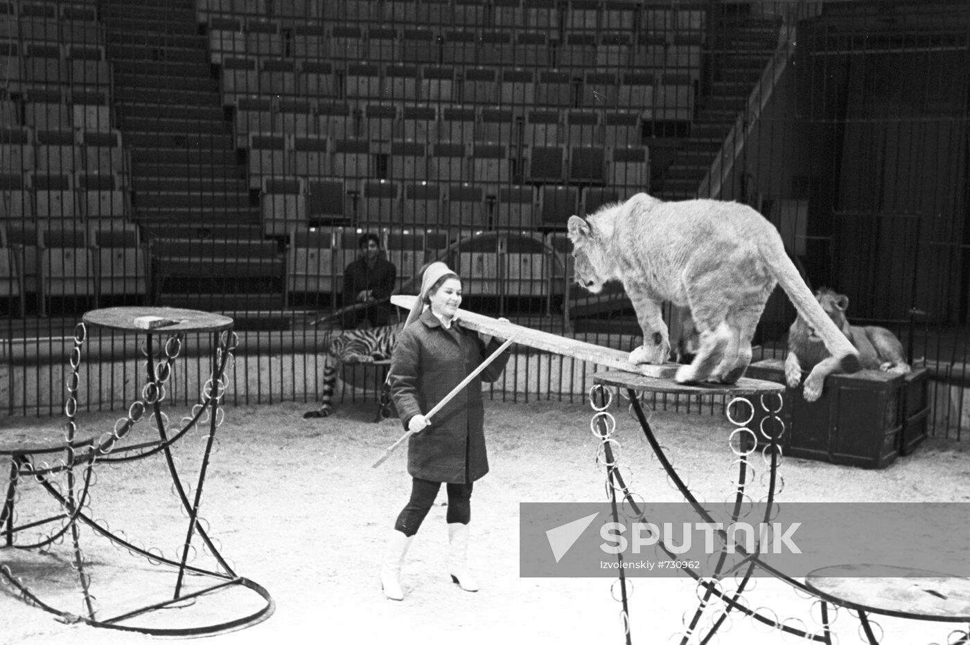 Tamer Margarita Nazarova with lion cub Raj