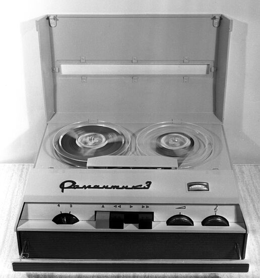 "Romantik-3" tape recorder