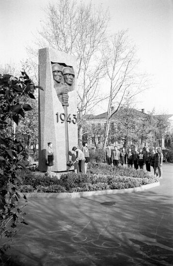 Laying flowers to monument