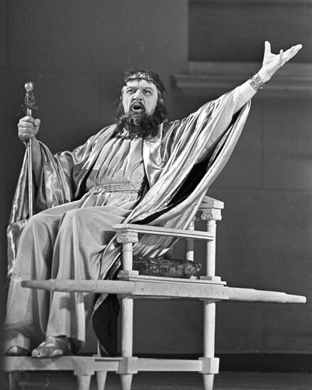 Stage play cum concert Medea