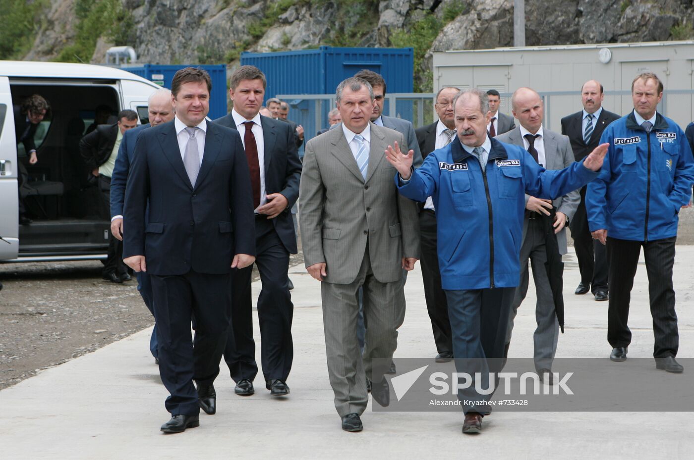 Igor Sechin visits Sayano-Shushenskaya power plant