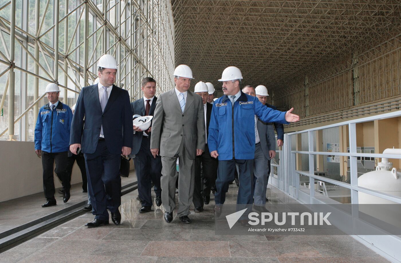 Igor Sechin visits Sayano-Shushenskaya power plant