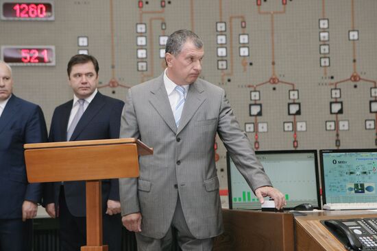 Igor Sechin visits Sayano-Shushenskaya power plant
