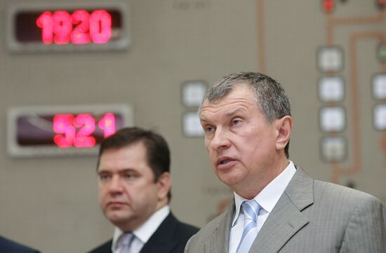 Igor Sechin visits Sayano-Shushenskaya power plant