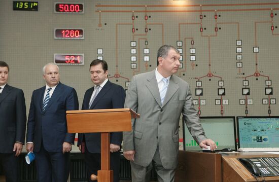 Igor Sechin visits Sayano-Shushenskaya power plant