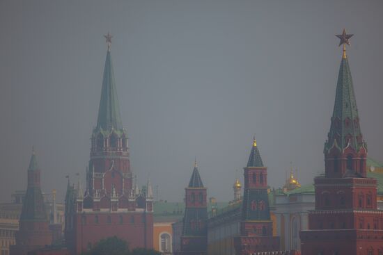 Smoke from peat bog fires envelops Moscow