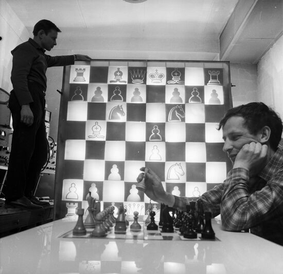 Electronic chess scoreboard