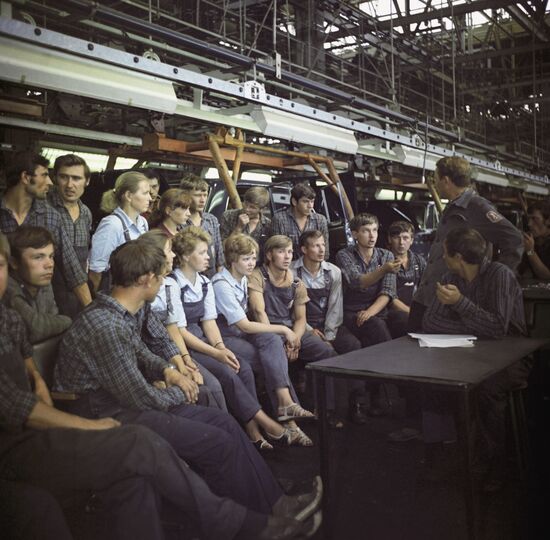 Meeting at Volga Automobile Plant