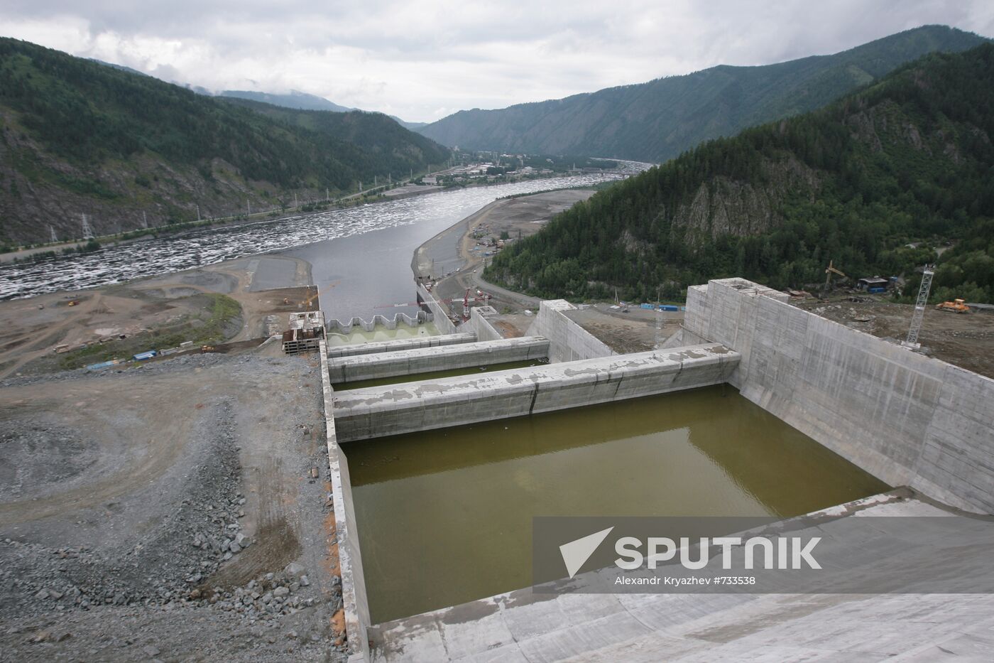 Sayano-Shushenskaya shore spillway