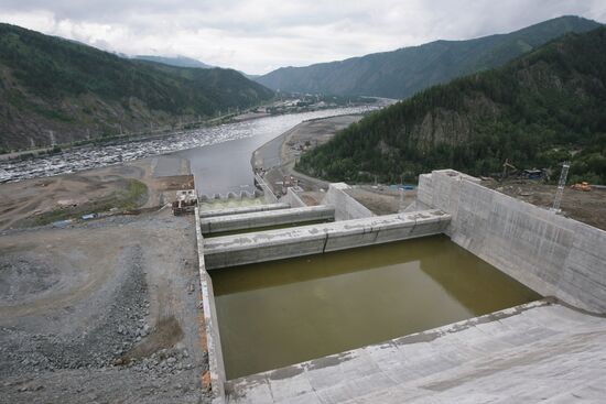 Sayano-Shushenskaya shore spillway