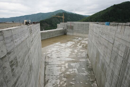 Sayano-Shushenskaya shore spillway