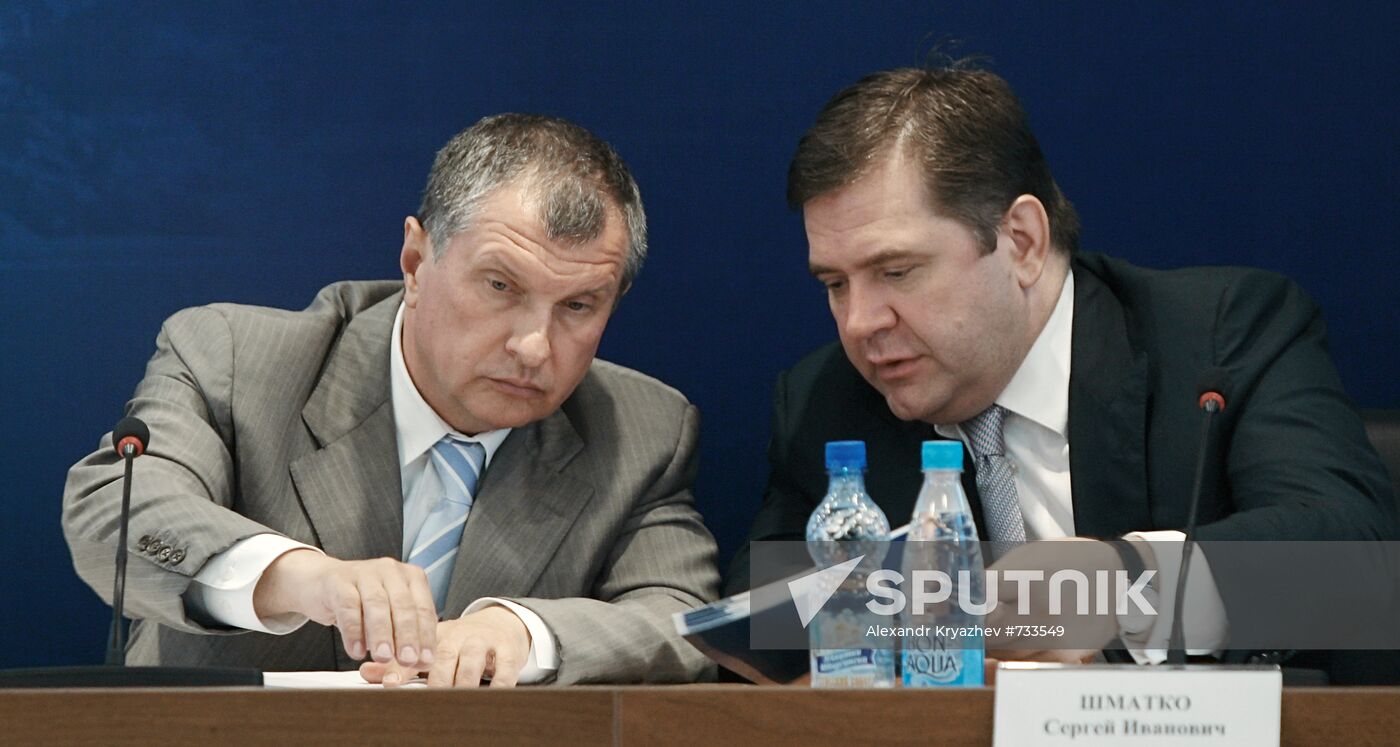 Igor Sechin and Sergei Shmatko