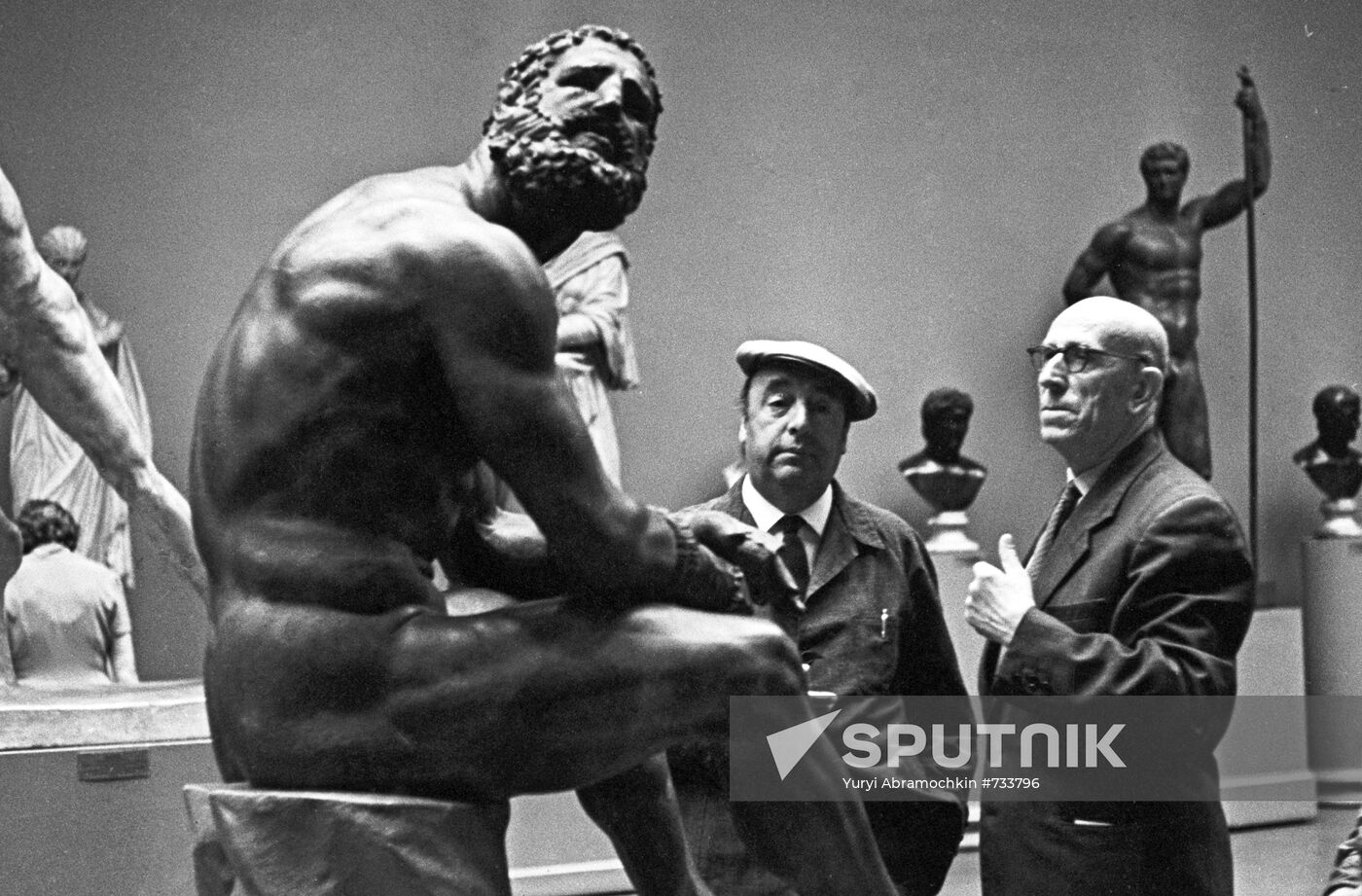 Poet Pablo Neruda and Spanish sculptor Alberto Sanches