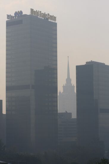Moscow engulfed by peat fire smoke