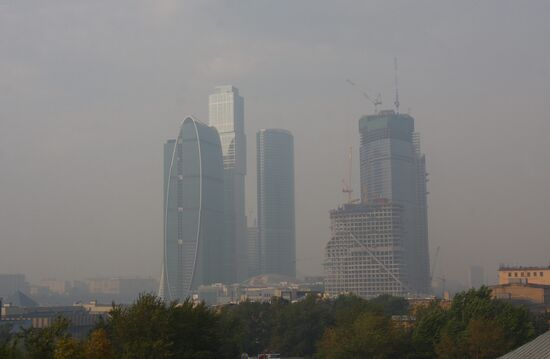 Moscow engulfed by peat fire smoke