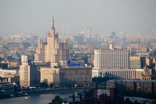 Government House and skyscraper in Kudrinskaya Ploshchad