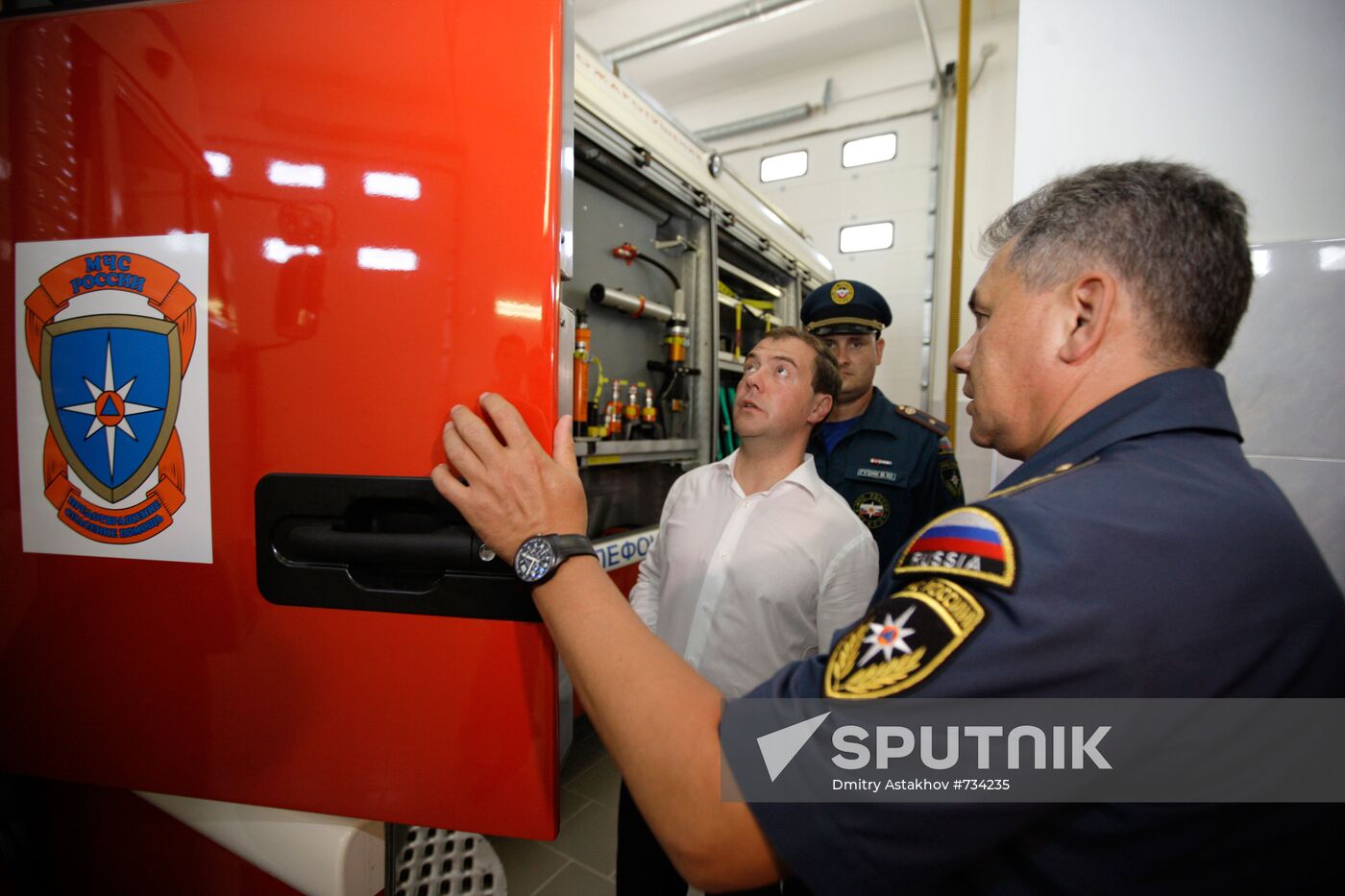 Dmitry Medvedev visits fire station