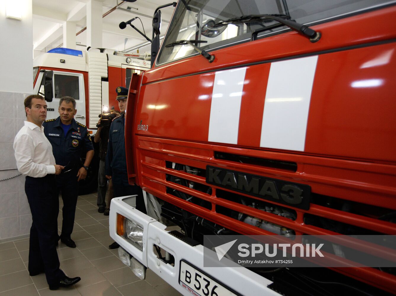 Dmitry Medvedev visits fire station