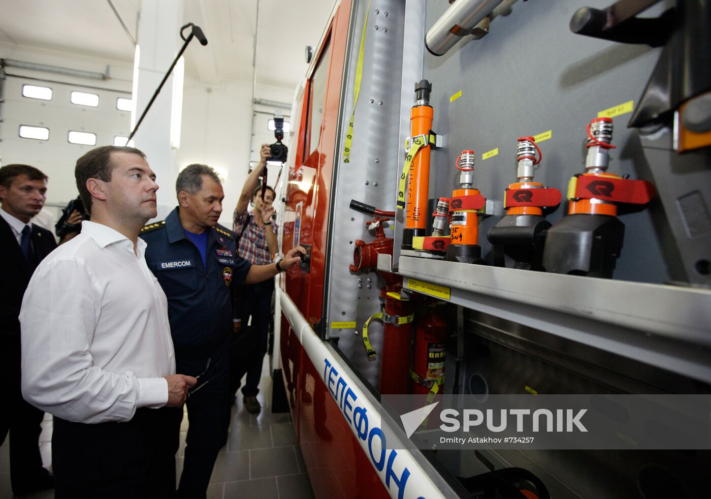 Dmitry Medvedev visits fire station