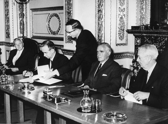 Signing the Nuclear Weapons Non-Proliferation Treaty