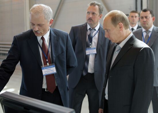 Vladimir Putin visits Gazprom-VNIIGAZ Ltd.