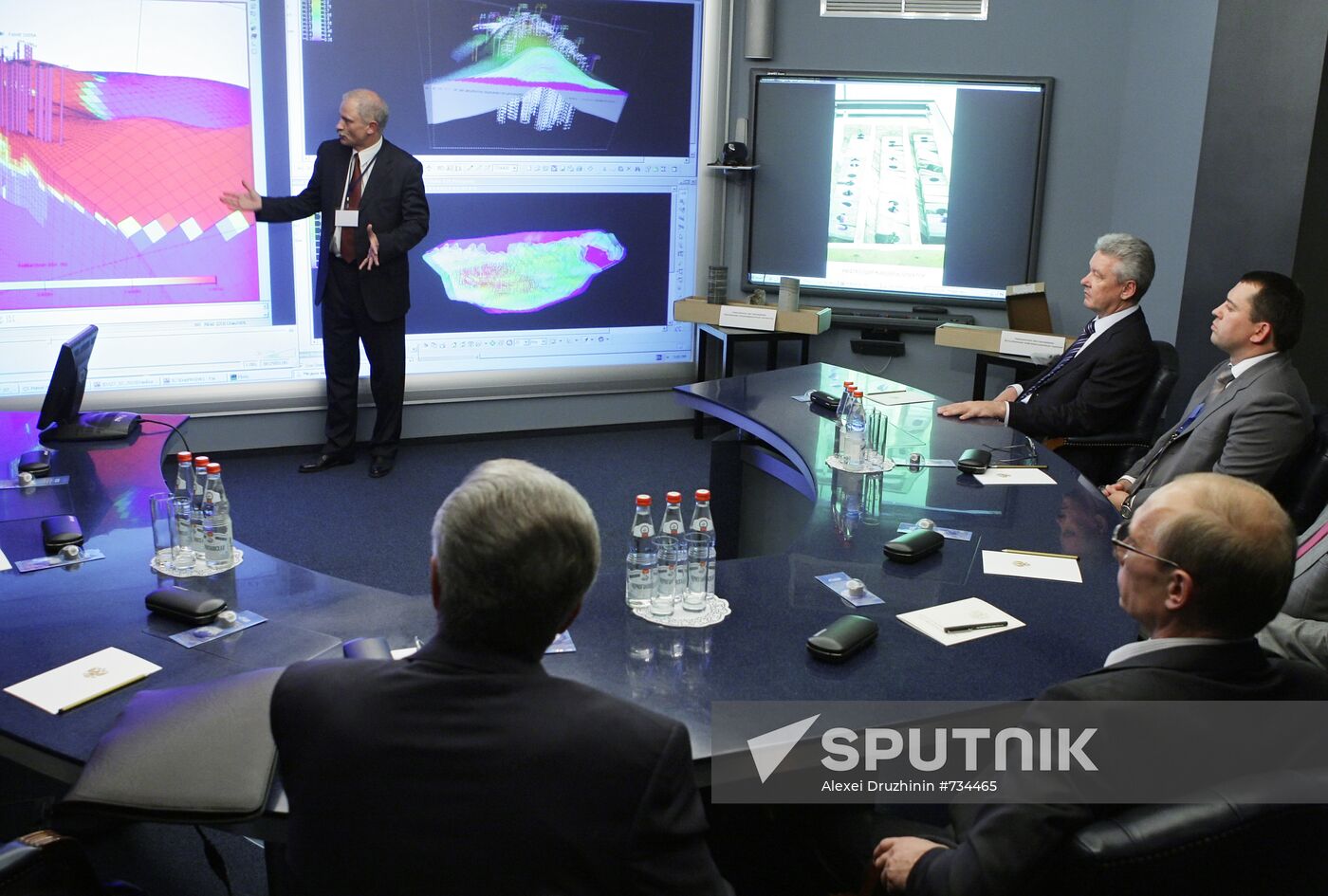 Vladimir Putin visits Gazprom-VNIIGAZ Ltd.
