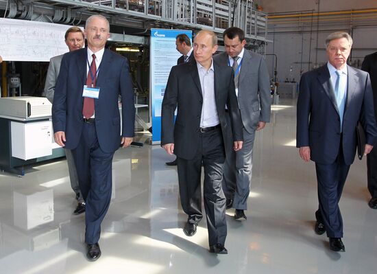 Vladimir Putin visits Gazprom-VNIIGAZ Ltd.