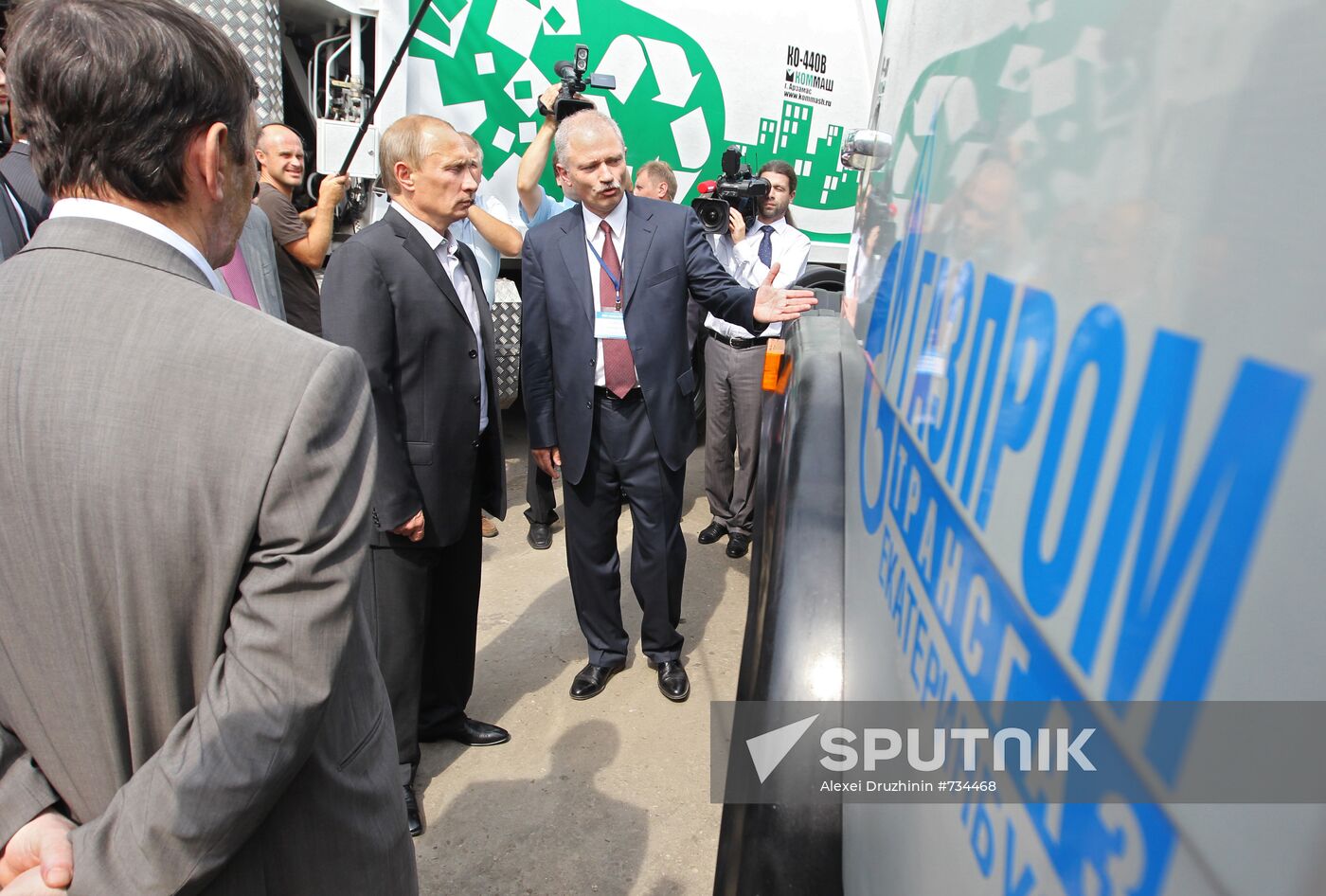 Vladimir Putin visits Gazprom-VNIIGAZ Ltd.