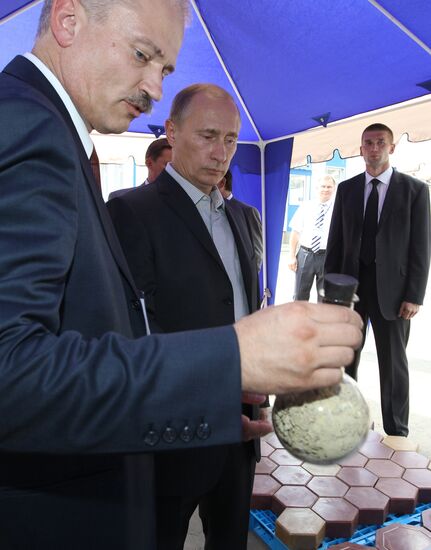 Vladimir Putin visits Gazprom-VNIIGAZ
