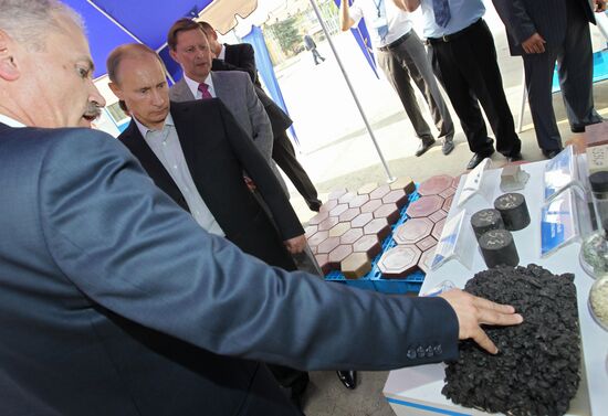 Vladimir Putin visits Gazprom-VNIIGAZ Ltd.