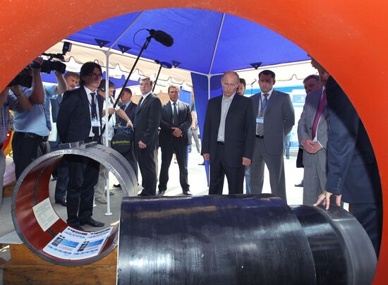 Vladimir Putin visits Gazprom-VNIIGAZ Ltd.