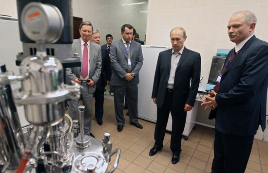 Vladimir Putin visits Gazprom-VNIIGAZ Ltd.