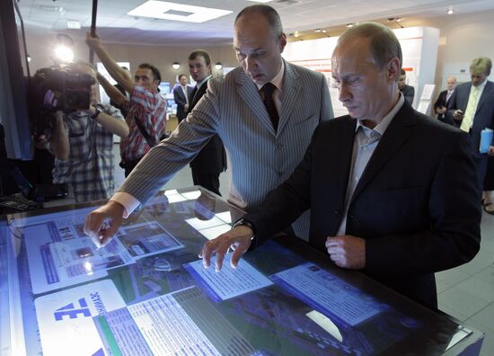 Vladimir Putin visits Gazprom-VNIIGAZ Ltd.
