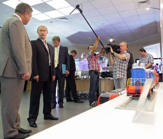 Vladimir Putin visits Gazprom-VNIIGAZ Ltd.
