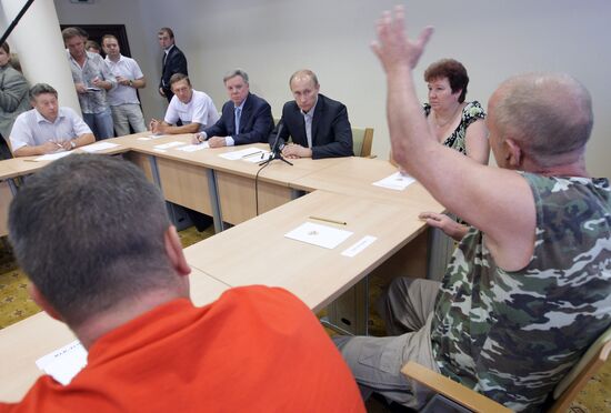 Vladimir Putin visits Gazprom-VNIIGAZ Ltd.