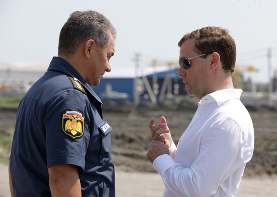 Dmitry Medvedev visits fire station