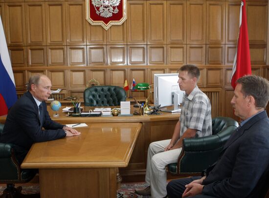 Vladimir Putn meets with son of firefighter killed in wildfire