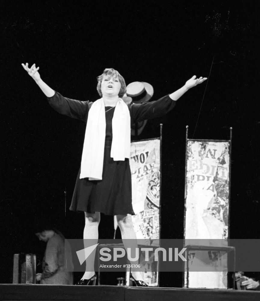 Scene from play "Édith Piaf"