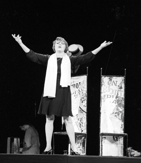 Scene from play "Édith Piaf"