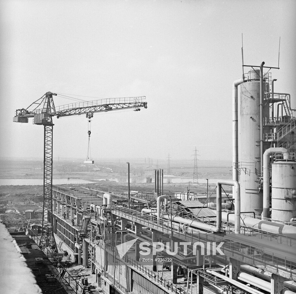 Construction of the V.V. Kuibyshev Resurrection chemical plant
