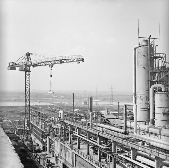 Construction of the V.V. Kuibyshev Resurrection chemical plant