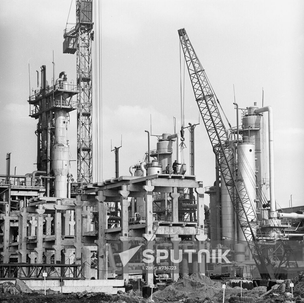 Construction of the V.V. Kuibyshev Resurrection chemical plant
