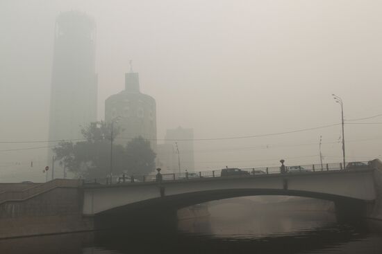 Smog from forest fires shrouds Moscow