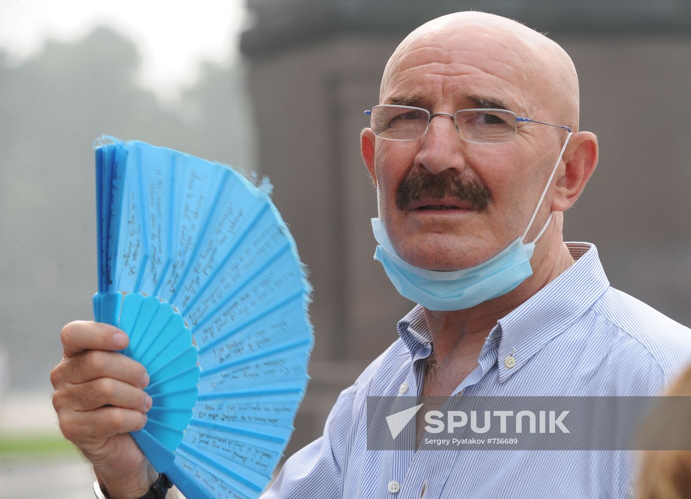 A foreign tourist in a gas mask
