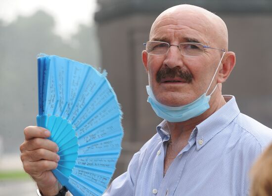 A foreign tourist in a gas mask